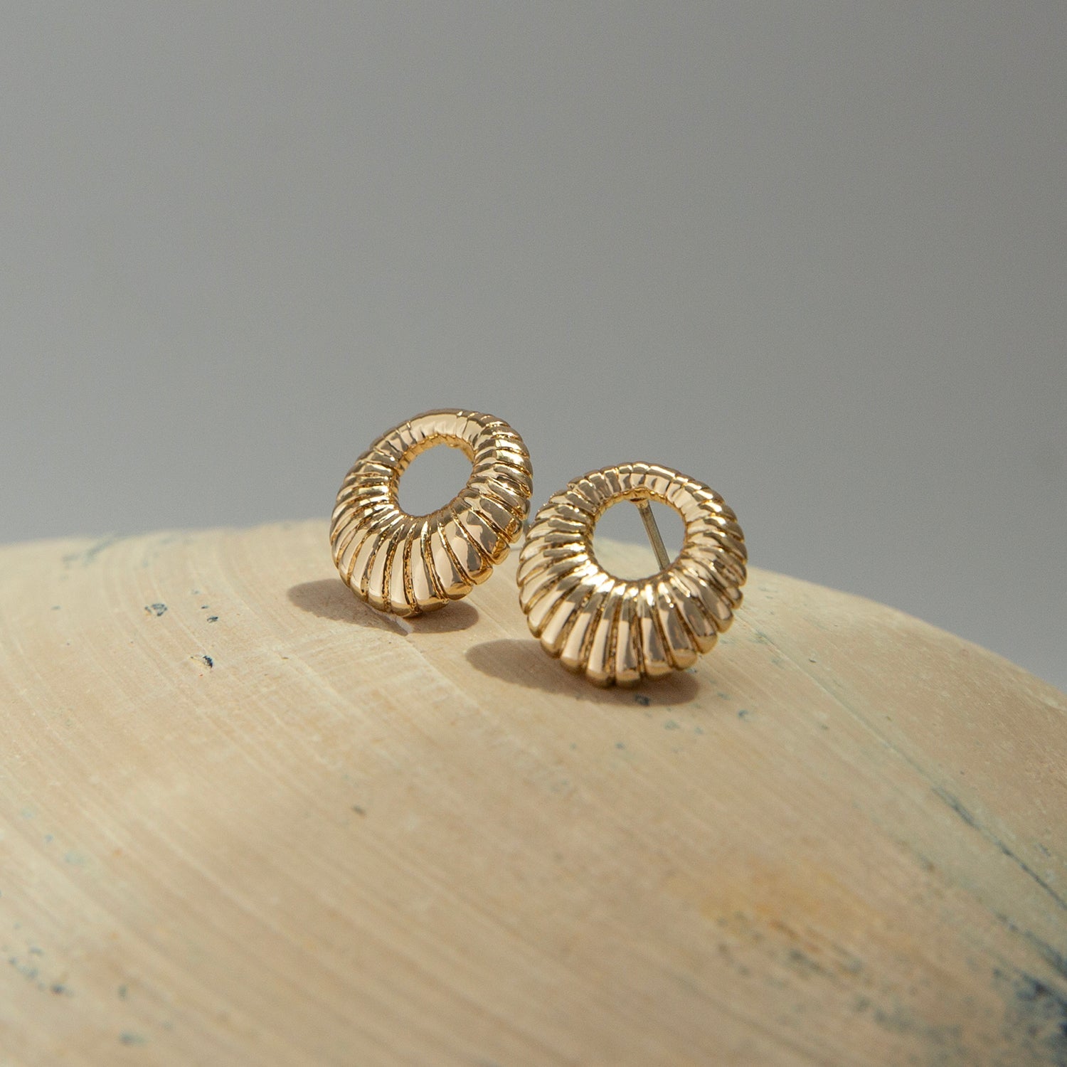 Ribbed Round Post Earring - Gold