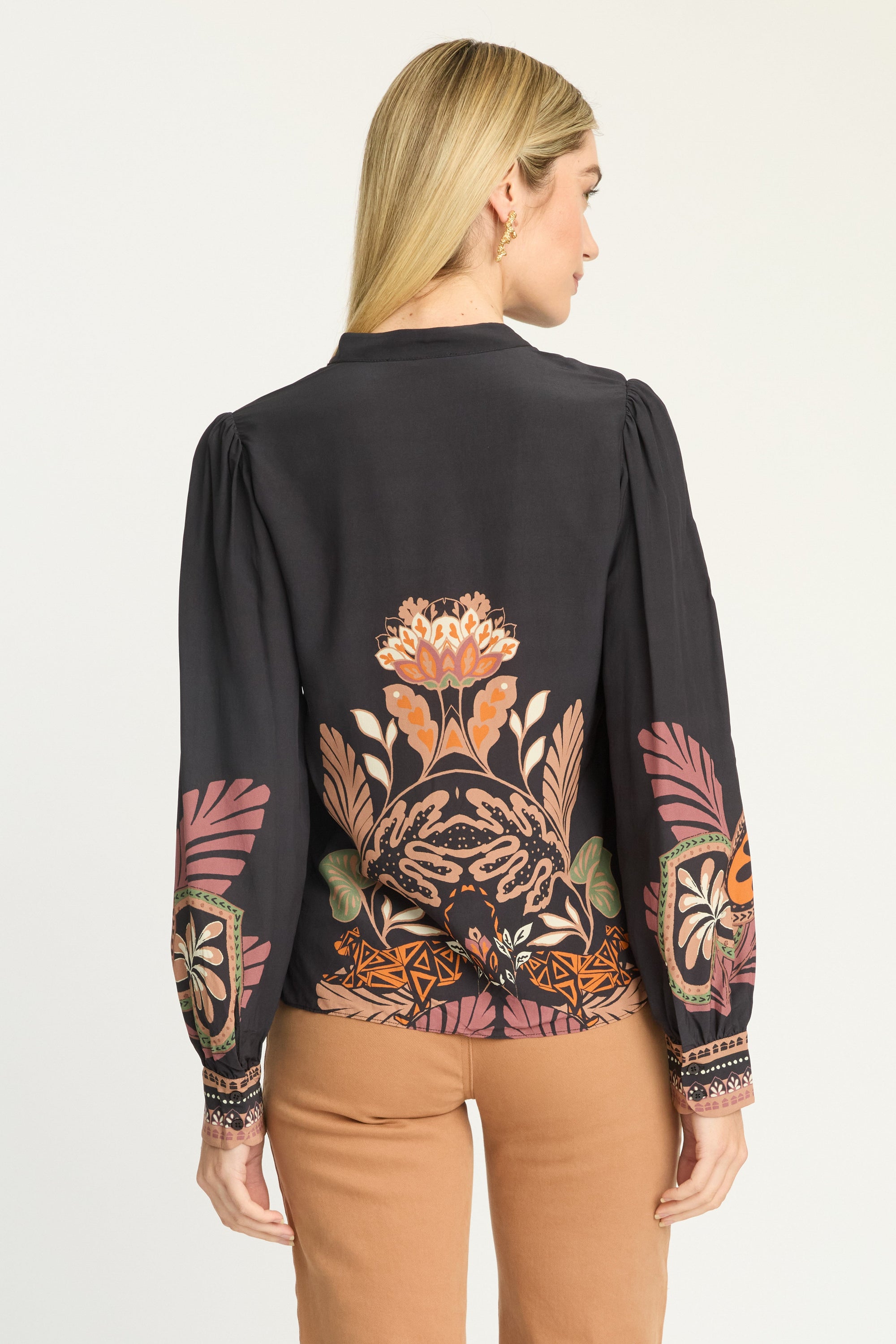 Riley Top - Black Crouching Cheetah