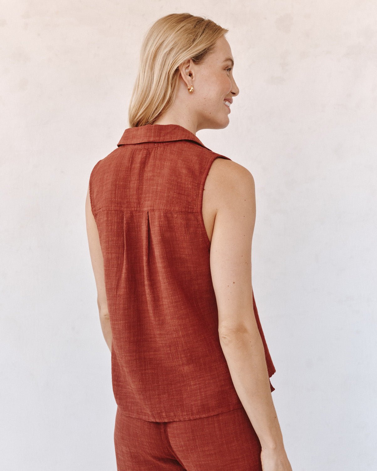 Sleeveless Pullover - Red Sand