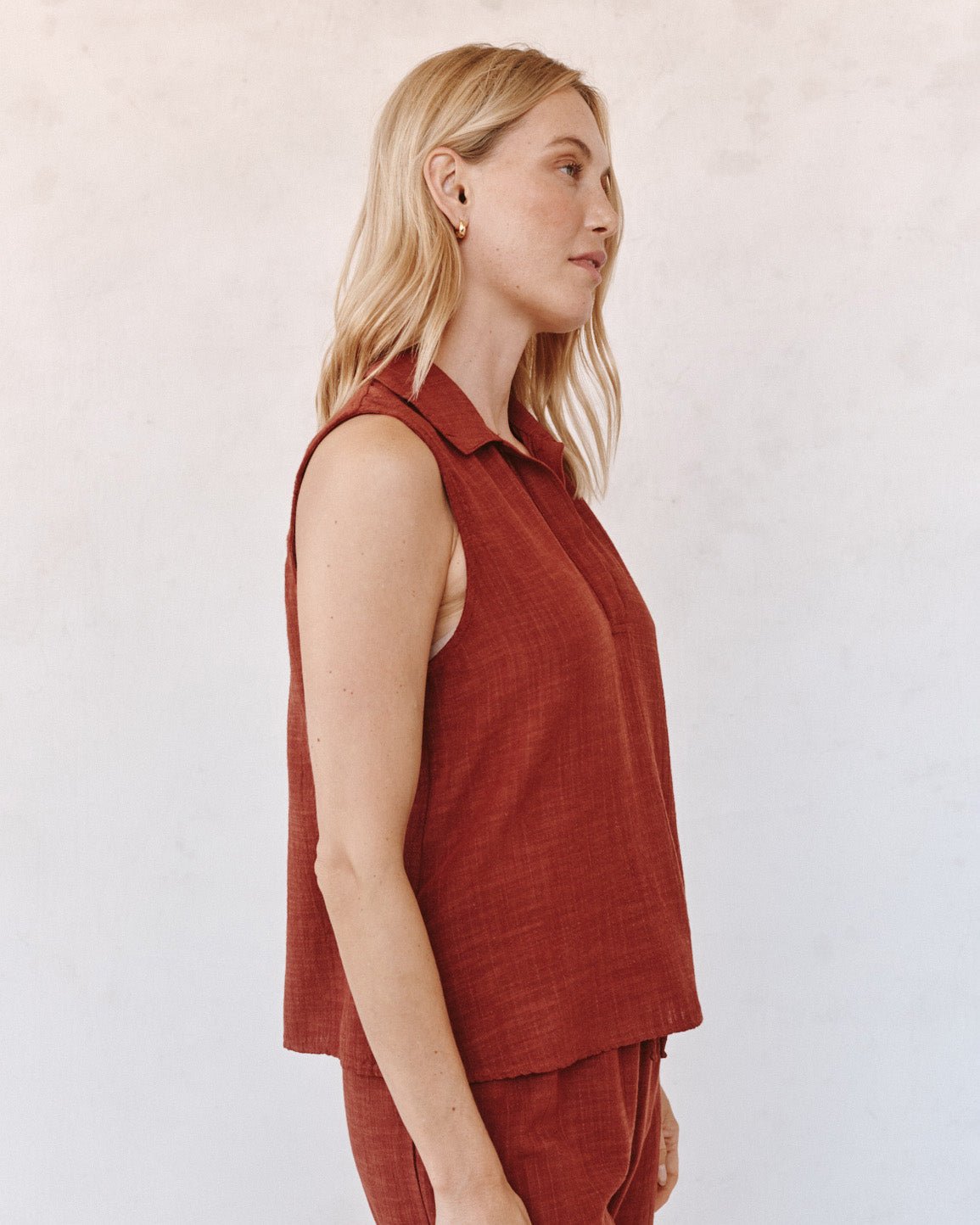 Sleeveless Pullover - Red Sand