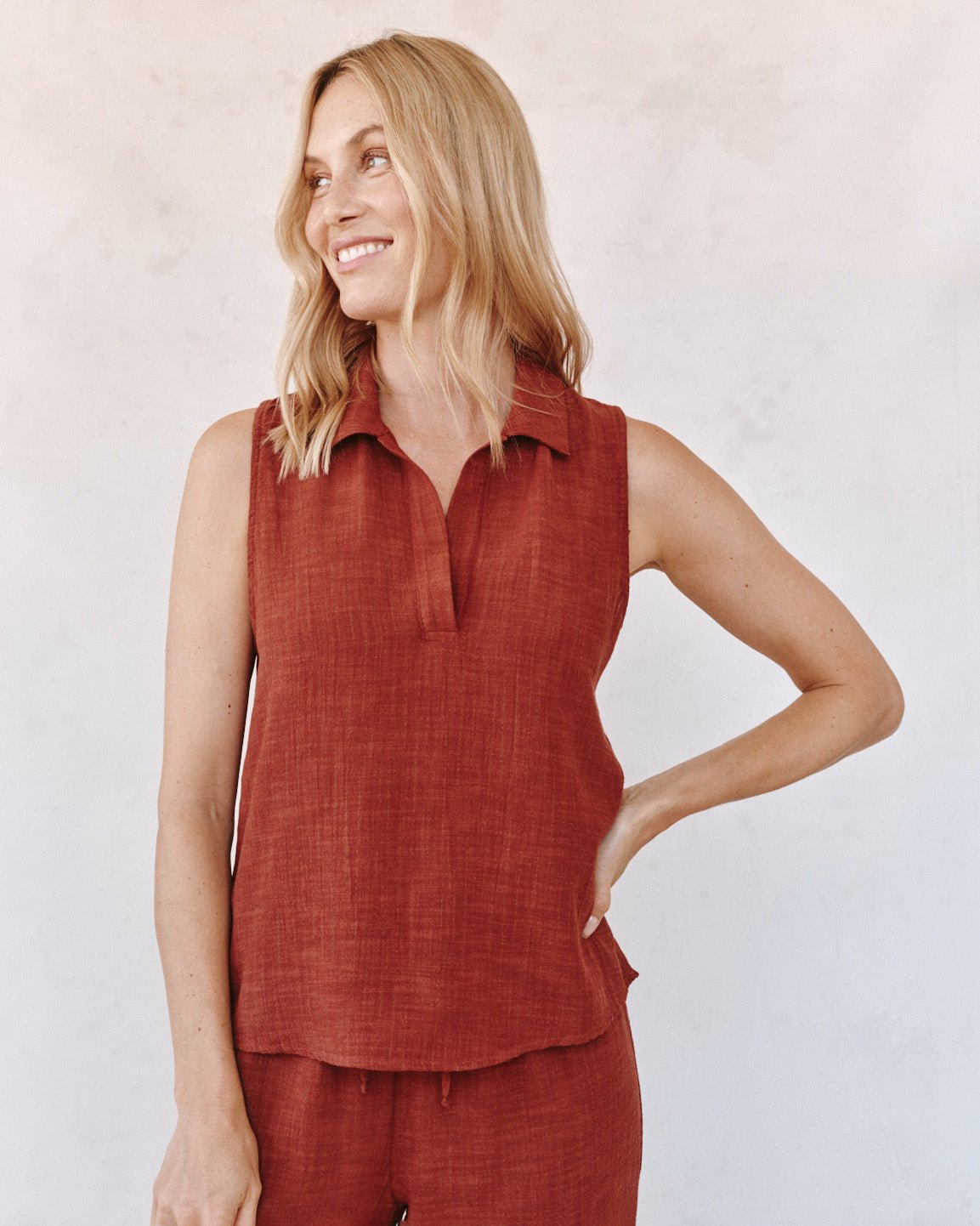 Sleeveless Pullover - Red Sand